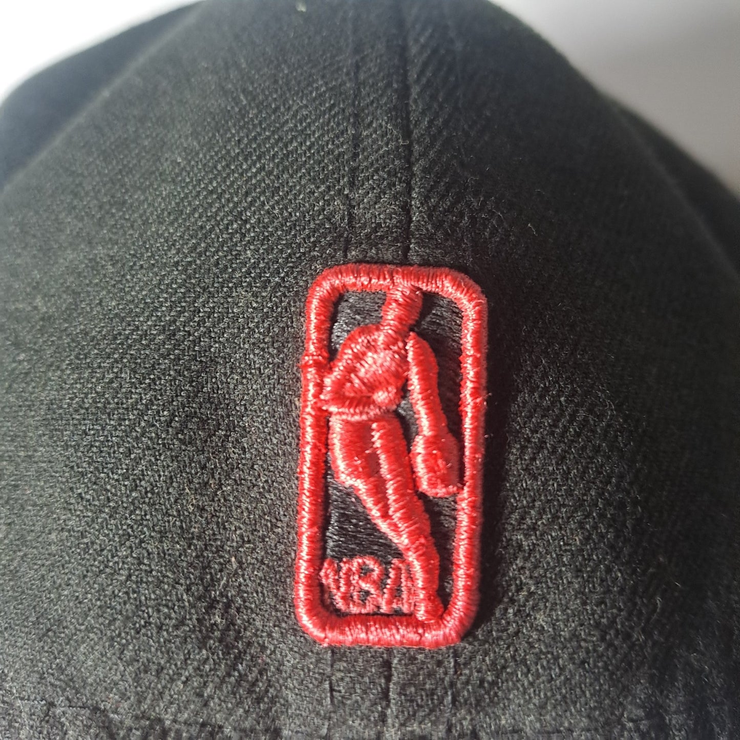 New Era 59FIFTY Brooklyn Nets Fitted Cap – Schwarz/Rot (Größe 7 3/8)