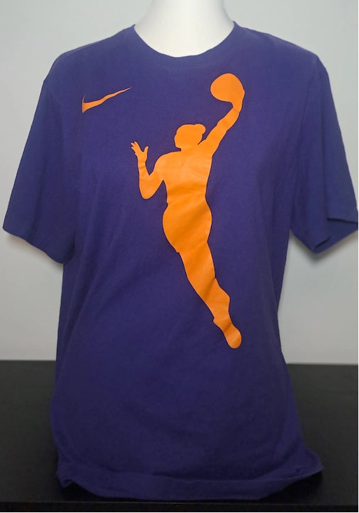 Nike WNBA T-Shirt Lila | Größe M | Official The Nike Tee | Rare Women’s Dunk Silhouette