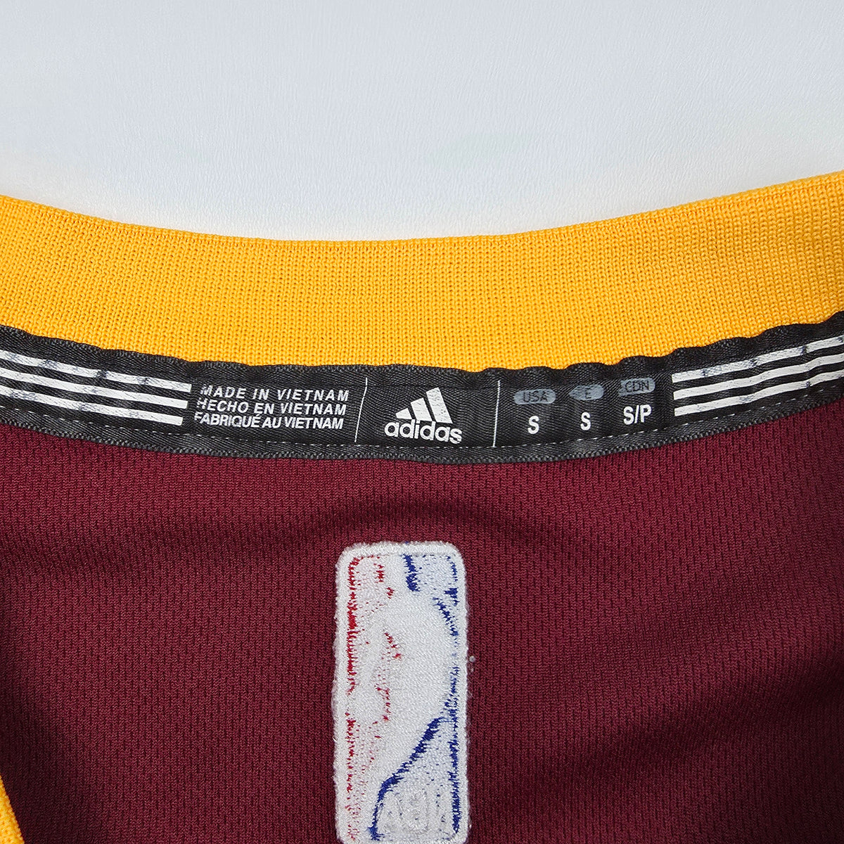 Cleveland Cavaliers LeBron James #23 Trikot – adidas Replica (weinrot) – Gr. S