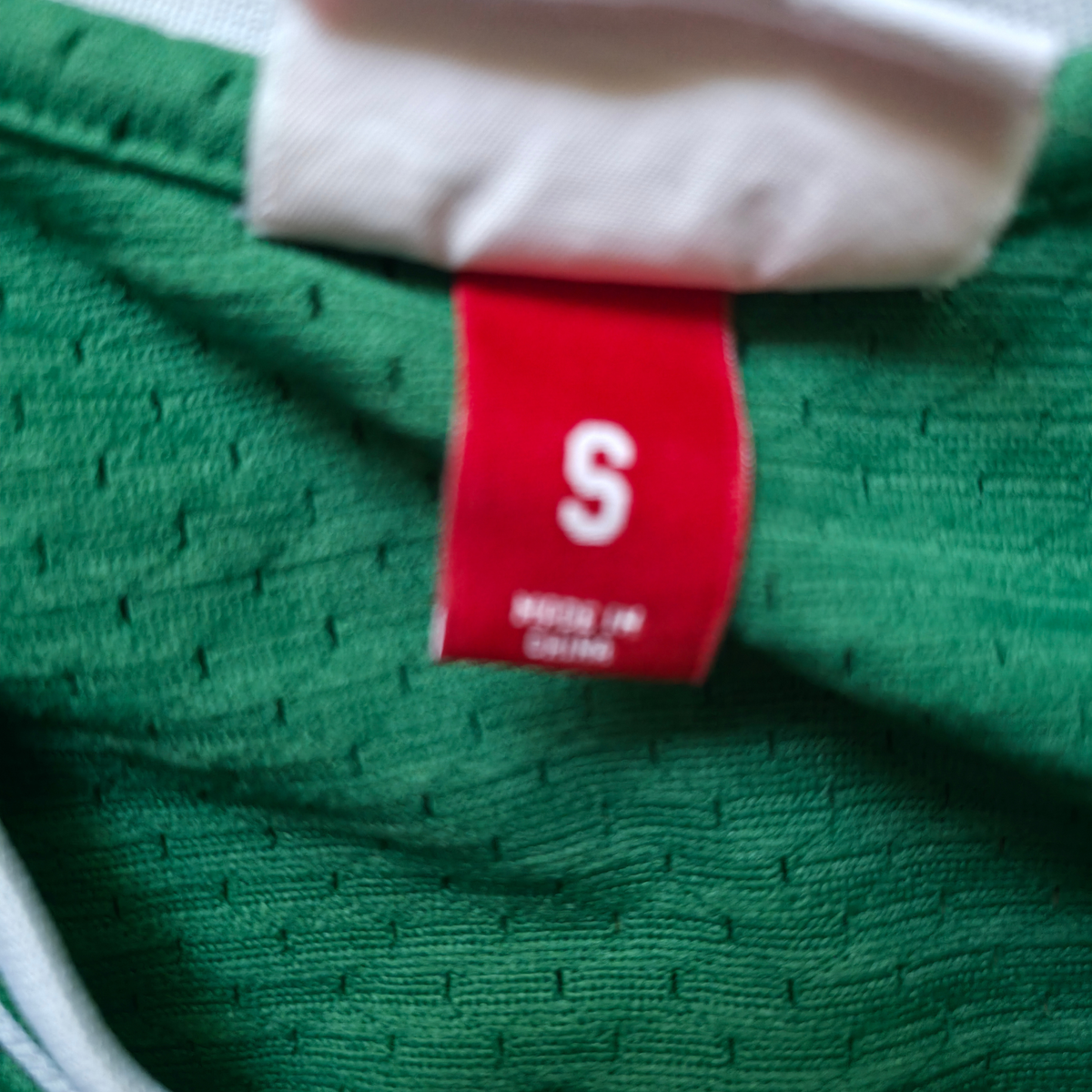 Boston Celtics Larry Bird #33 Trikot – Mitchell & Ness Swingman (1985-86, grün) – Gr. S