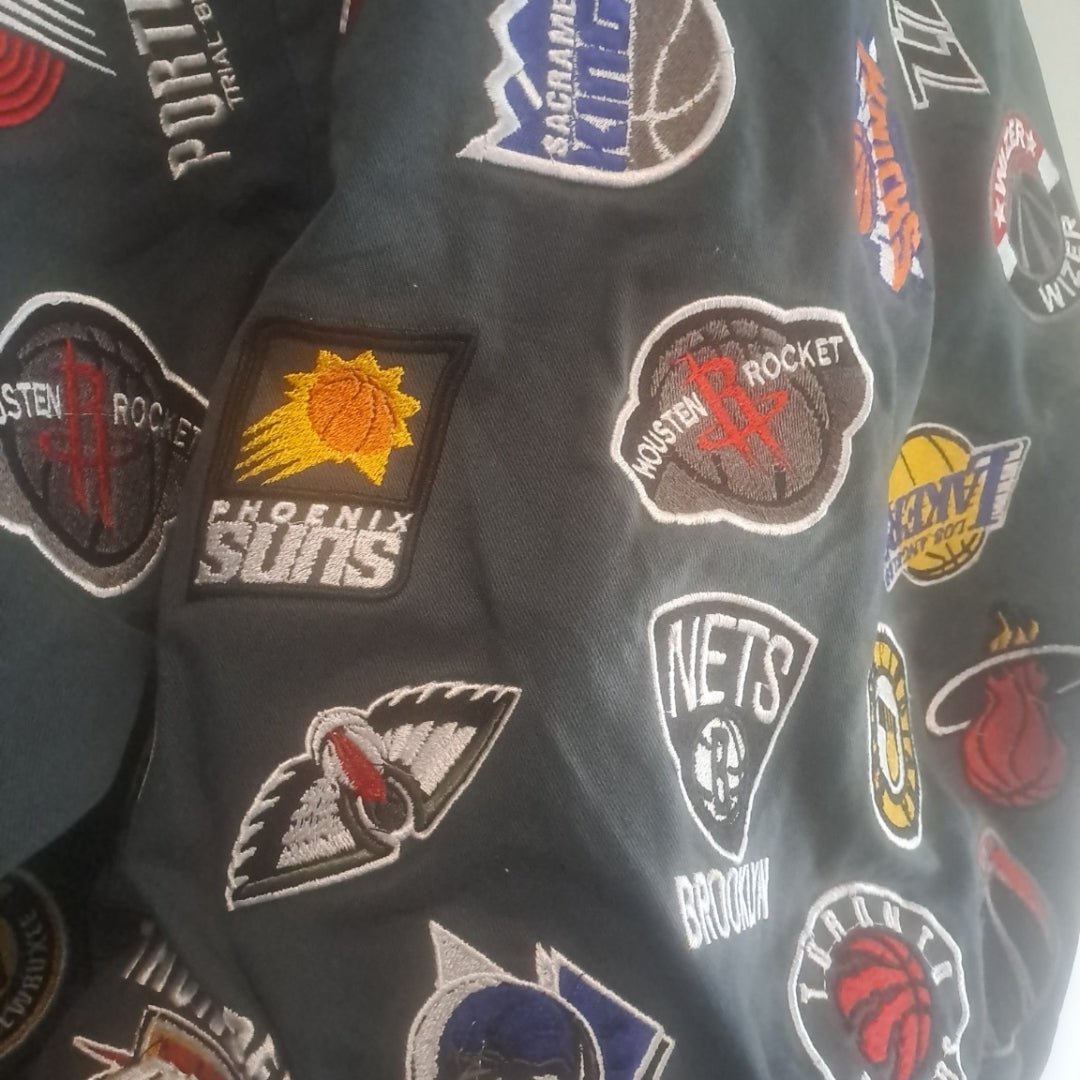 Jeff Hamilton Racing Collection NBA Patch Jacket – Vintage Multi Team Herren XL | Unikat