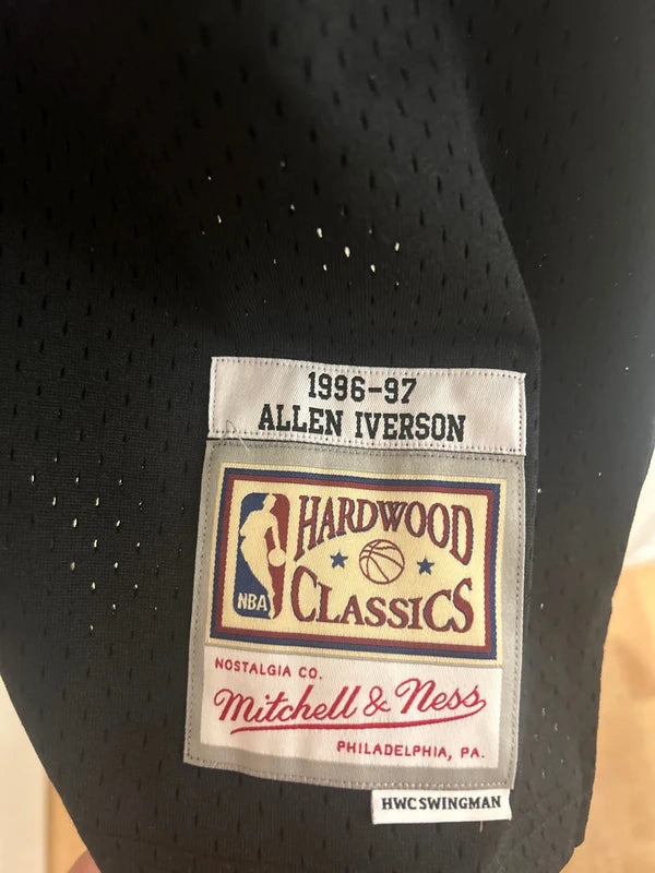 Allen Iverson #3 Philadelphia 76ers Trikot – Mitchell & Ness 1996-97 Hardwood Classics NBA Jersey Gr. L