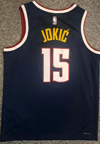 Nikola Jokić #15 Denver Nuggets Nike Swingman Jersey – DRI-FIT | Größe L
