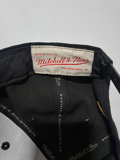 Vintage Basketball Snapback – Lakers Lightning Logo – Schwarz/Gelb – Mitchell & Ness