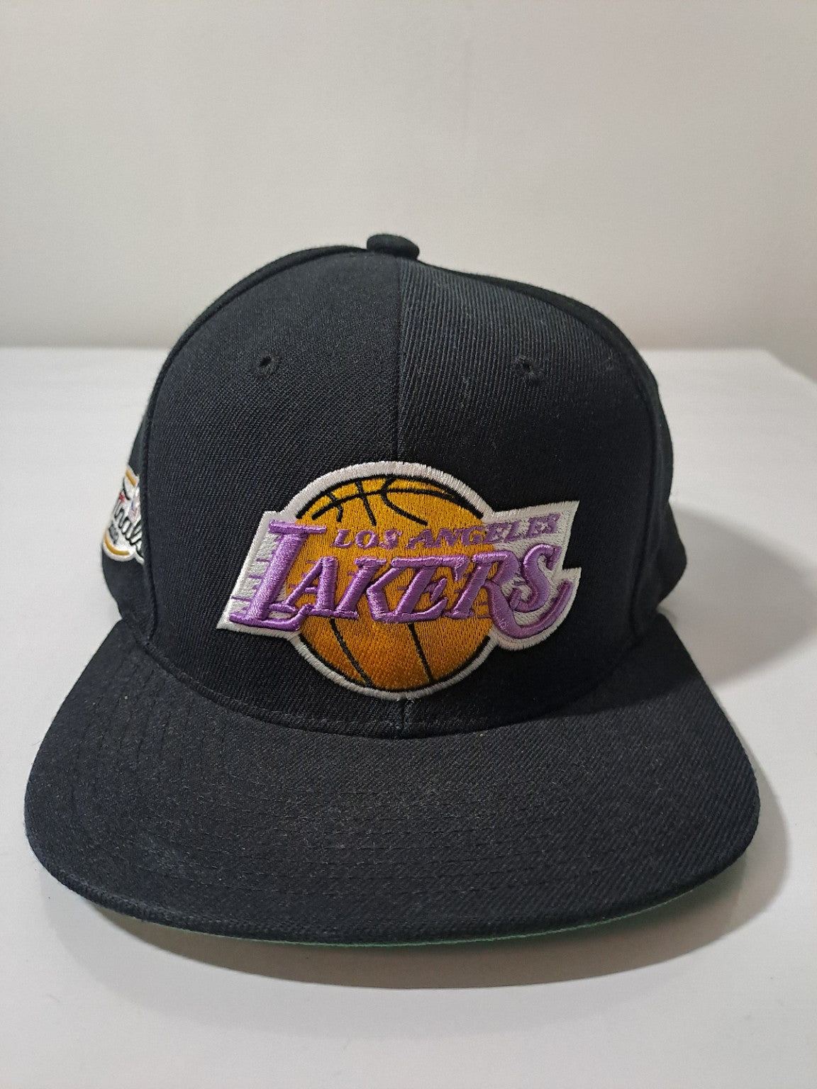 Vintage Lakers Classic Logo Snapback – Finals 2010 Patch – Schwarz – Mitchell & Ness