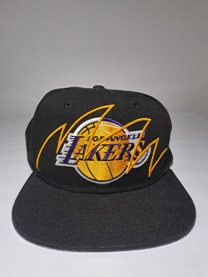 Vintage Basketball Snapback – Lakers Lightning Logo – Schwarz/Gelb – Mitchell & Ness