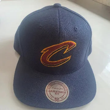 Mitchell & Ness Cleveland Cavaliers Snapback – Navy