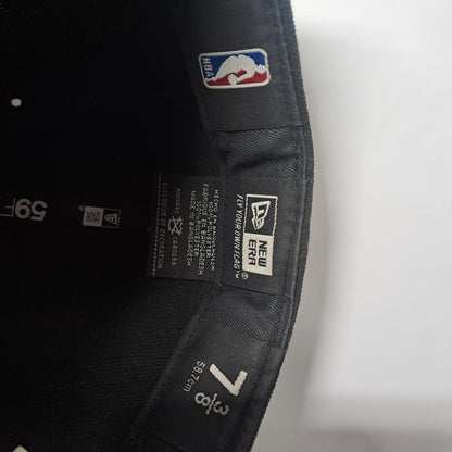 New Era 59FIFTY Brooklyn Nets Fitted Cap – Schwarz/Rot (Größe 7 3/8)