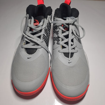 Nike Team Hustle D 9 – Basketballschuhe – Größe 40 (7Y)