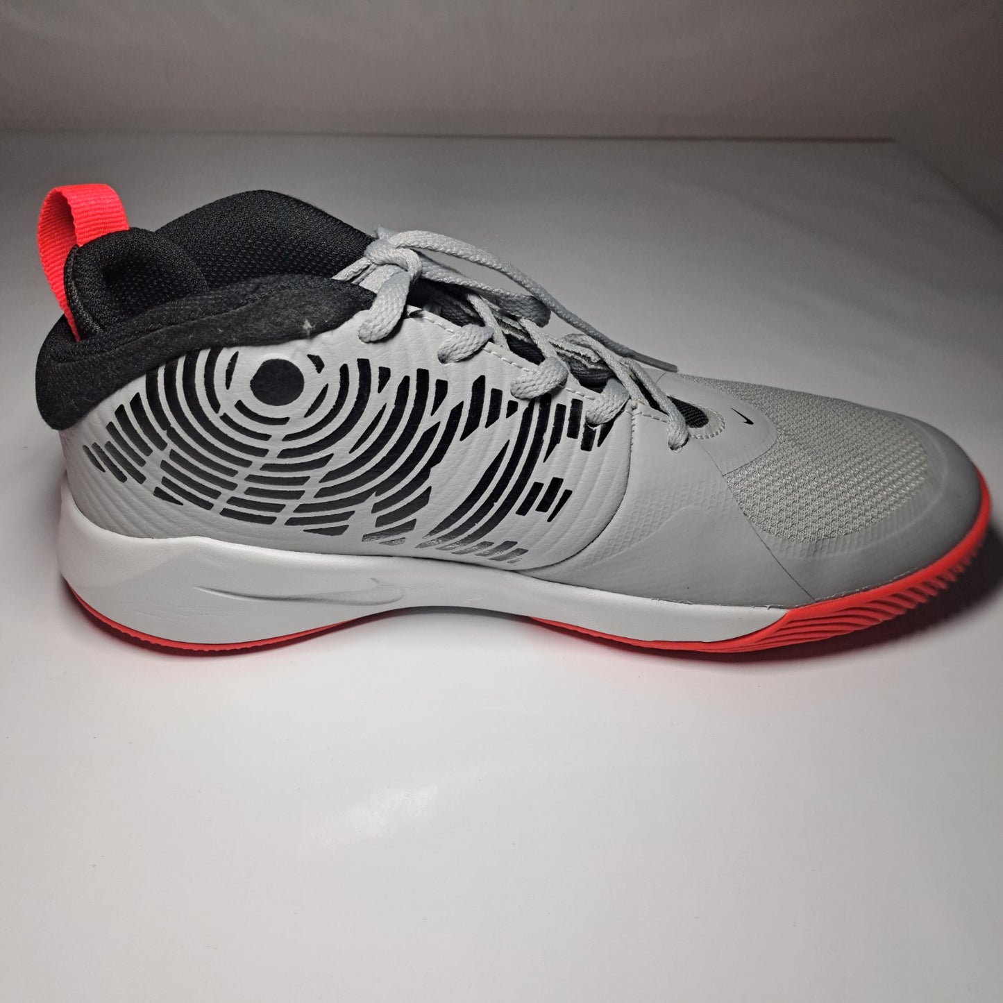 Nike Team Hustle D 9 – Basketballschuhe – Größe 40 (7Y)