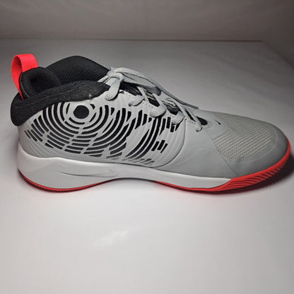 Nike Team Hustle D 9 – Basketballschuhe – Größe 40 (7Y)