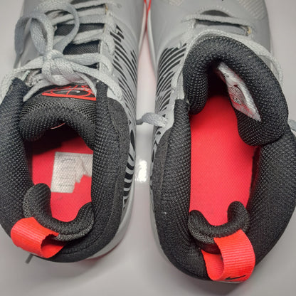 Nike Team Hustle D 9 – Basketballschuhe – Größe 40 (7Y)