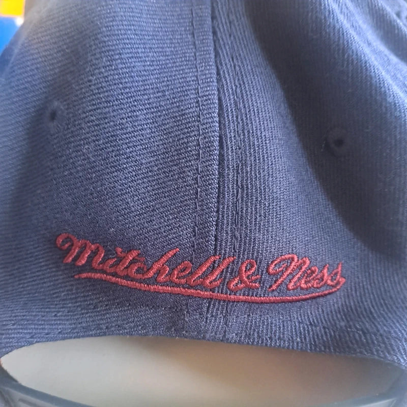 Mitchell & Ness Cleveland Cavaliers Snapback – Navy