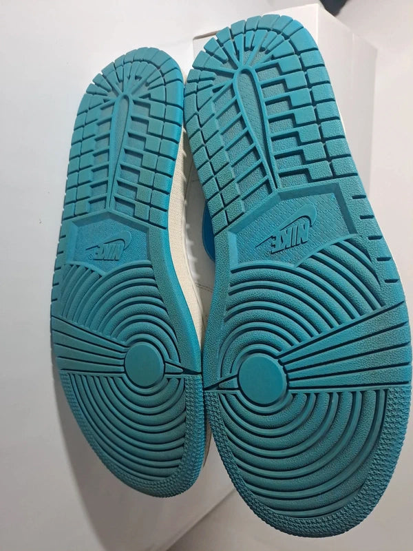 Air Jordan 1 Mid – White / Powder Blue (EU 39)