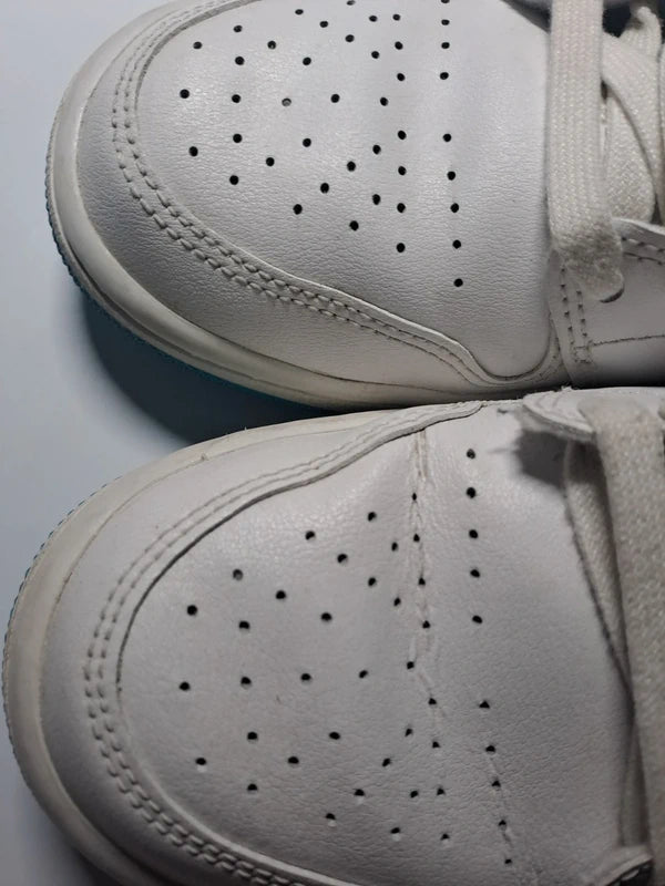 Air Jordan 1 Mid – White / Powder Blue (EU 39)