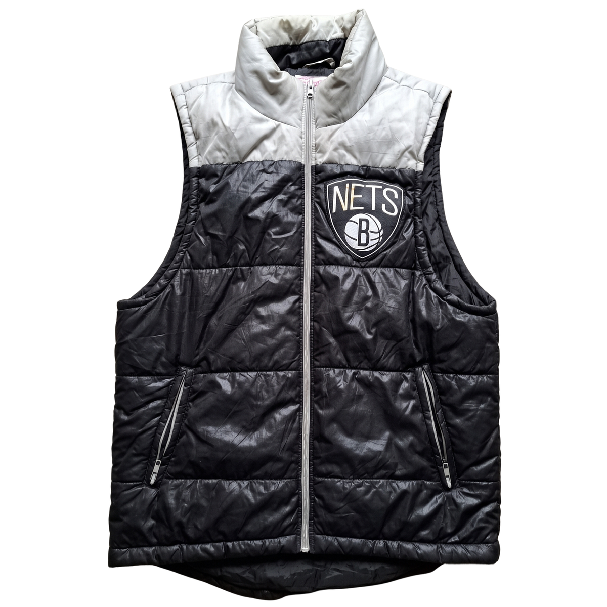 Brooklyn Nets Steppweste (Puffer Vest) – Mitchell & Ness – Gr. S