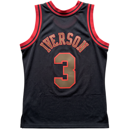 Allen Iverson #3 Philadelphia 76ers Trikot – Mitchell & Ness 1996-97 Hardwood Classics NBA Jersey Gr. L