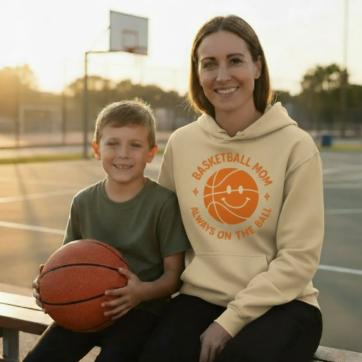 Basketball Mom Hoodie – Always on the Ball | Nachhaltiger Bio-Hoodie von CourtKings