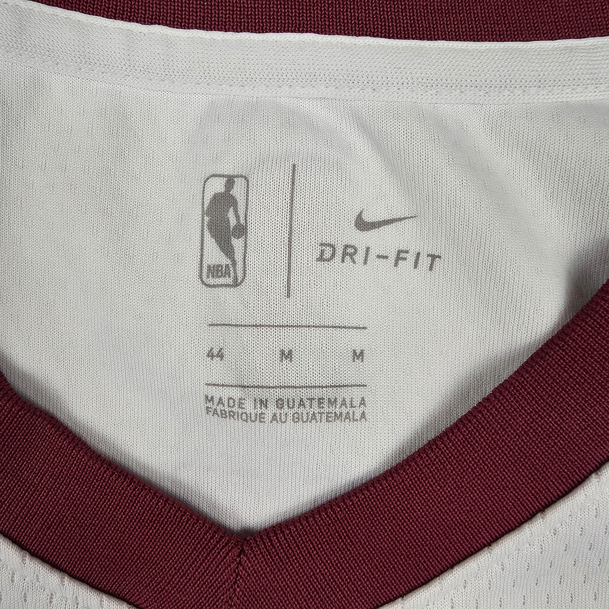 Cleveland Cavaliers LeBron James #23 Trikot – Nike Swingman Association Edition (weiß) – Gr. M (44)