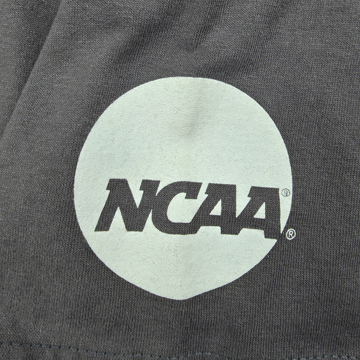 UConn Huskies Hoop U Coaches Clinic T-Shirt – Hanes (grau) – Gr. M