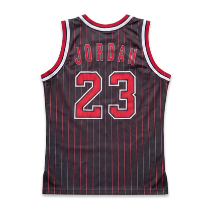 Michael Jordan #23 Chicago Bulls Trikot – Champion Black Pinstripe Alternate (90s, S)