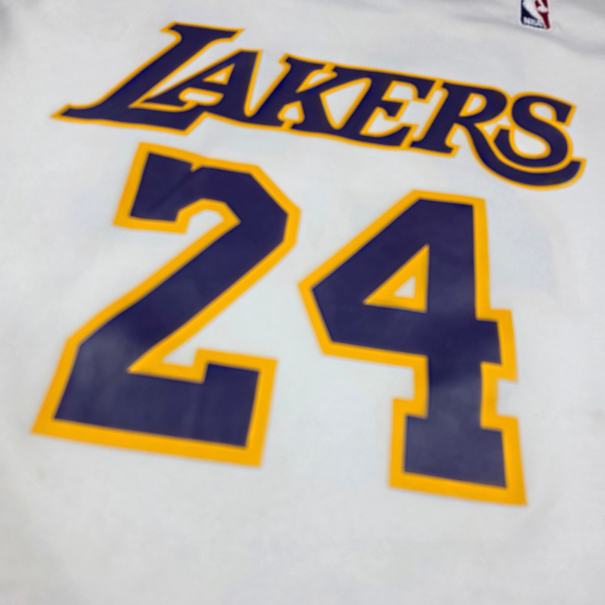 Los Angeles Lakers Kobe Bryant #24 Trikot – adidas Replica (weiß) – Gr. S