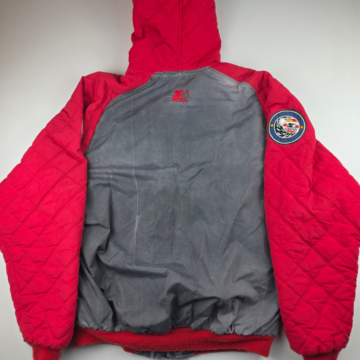 Chicago Bulls Kapuzen-Jacke – Starter Vintage 90s (rot/grau) – Gr. L