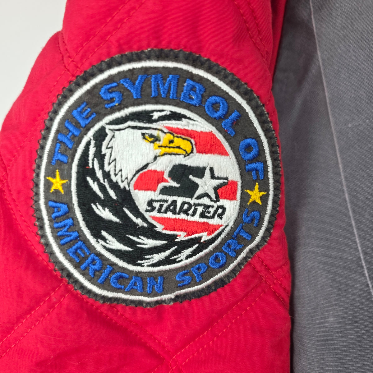 Chicago Bulls Kapuzen-Jacke – Starter Vintage 90s (rot/grau) – Gr. L