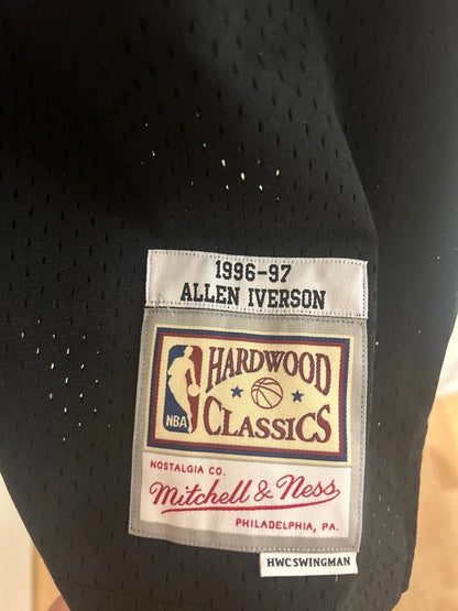 Allen Iverson #3 Philadelphia 76ers Trikot – Mitchell & Ness 1996-97 Hardwood Classics NBA Jersey Gr. L